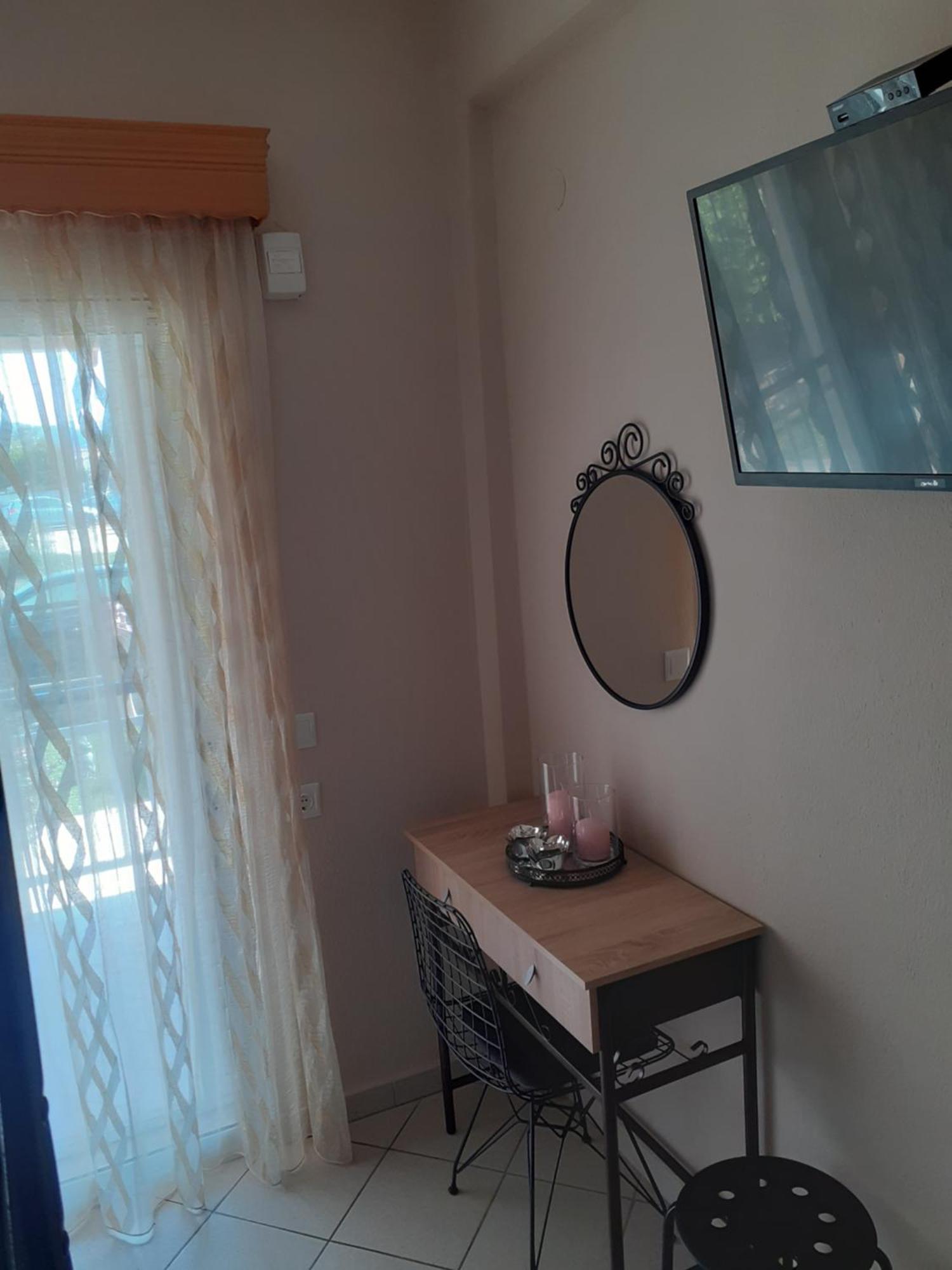 Chrysafis Apartments เนอาวรัสนา ภายนอก รูปภาพ