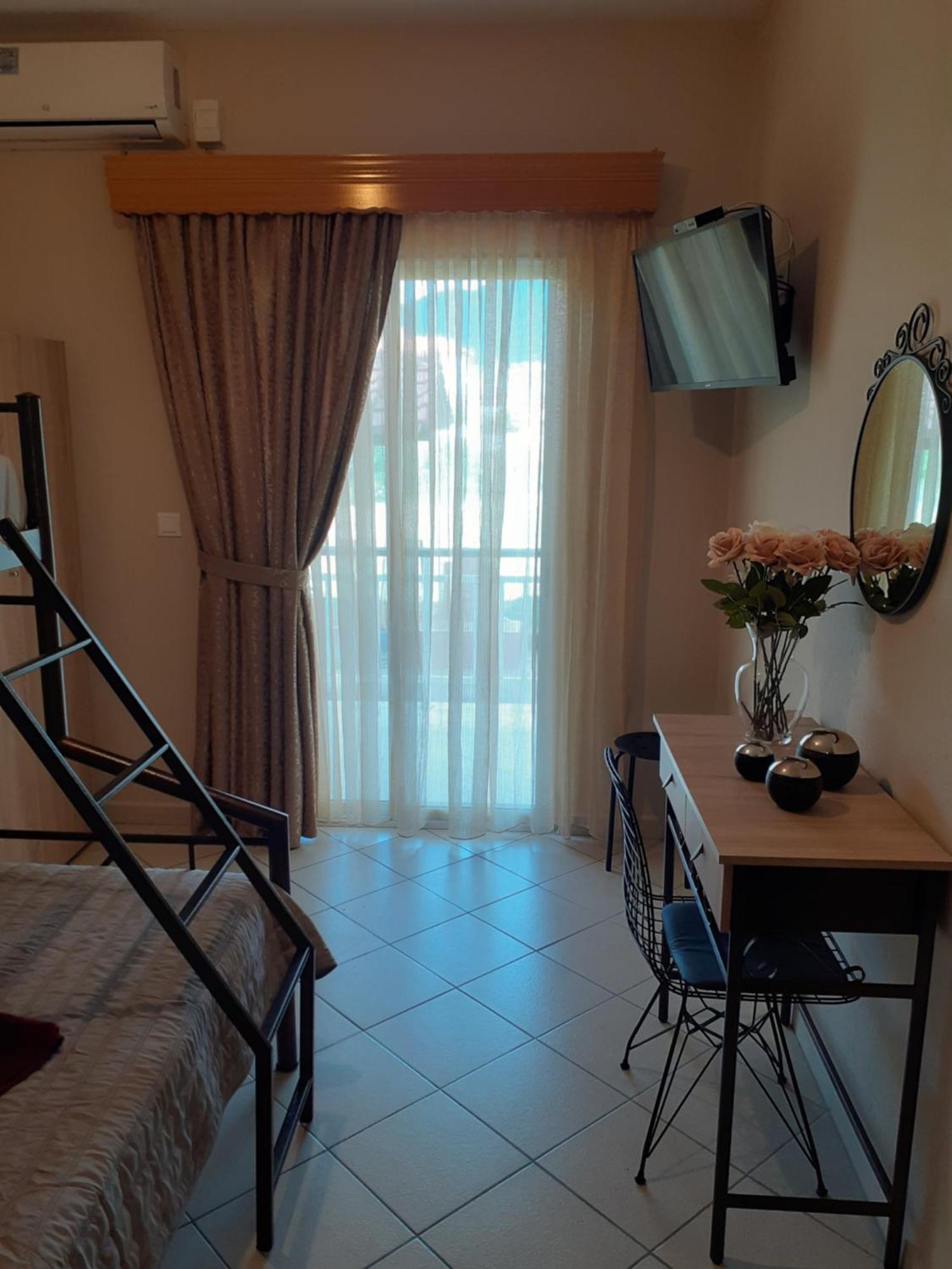 Chrysafis Apartments เนอาวรัสนา ภายนอก รูปภาพ