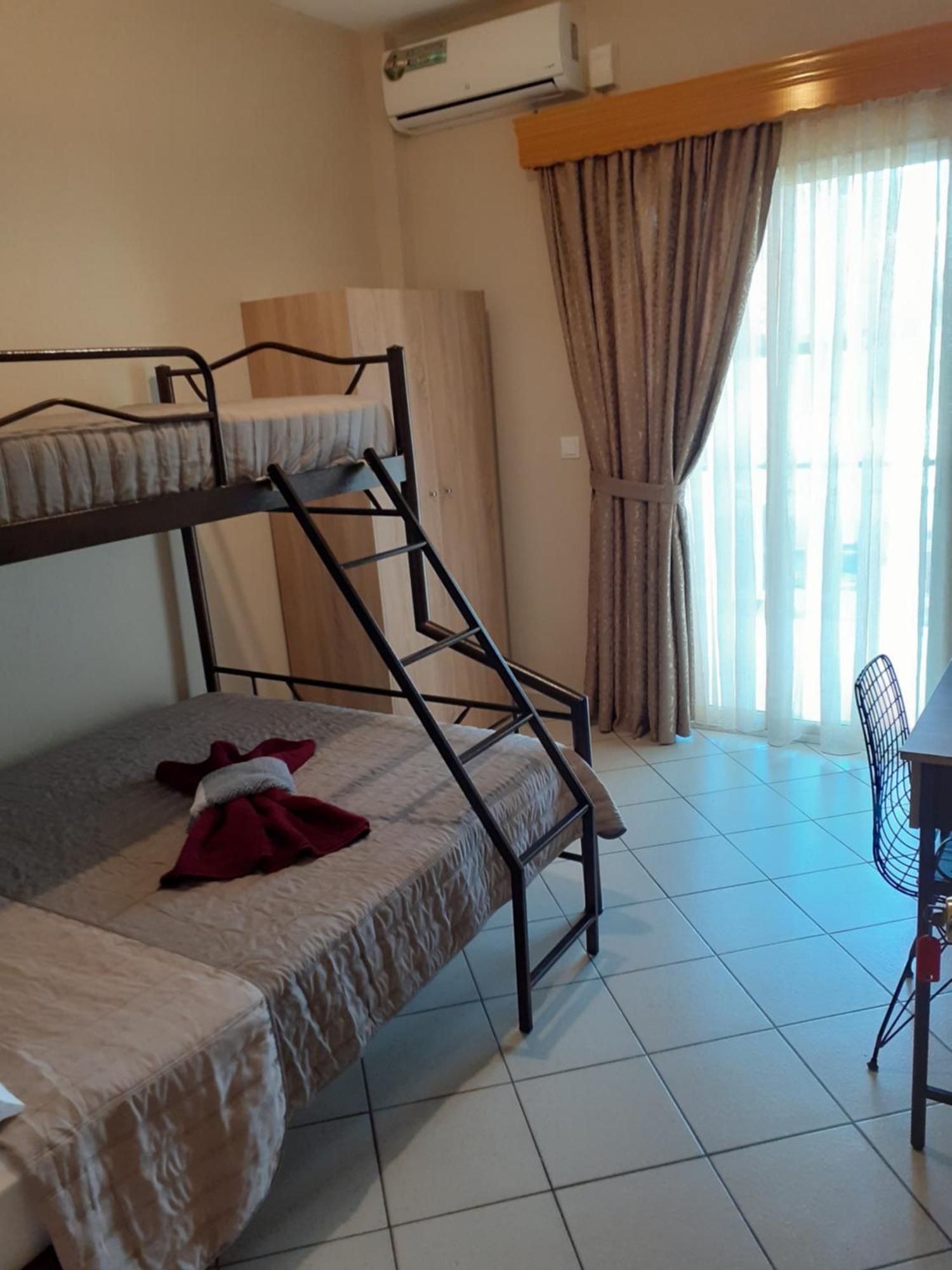 Chrysafis Apartments เนอาวรัสนา ภายนอก รูปภาพ